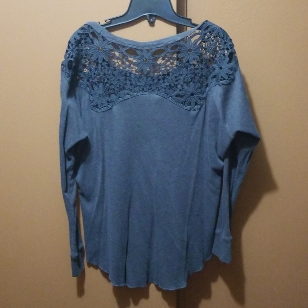 Shirt - Picture 2 of 5